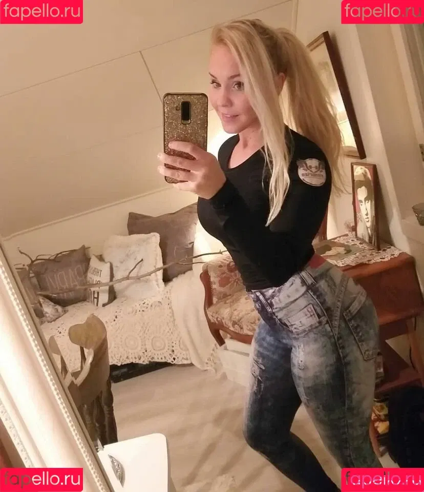 Emilia Linden / linden.emilia / princesslinden / user Onlyfans Photo Gallery 