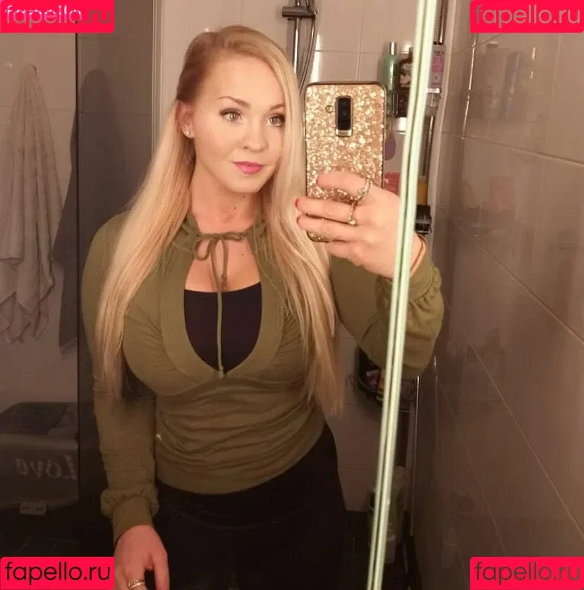 Emilia Linden / linden.emilia / princesslinden / user Onlyfans Photo Gallery 