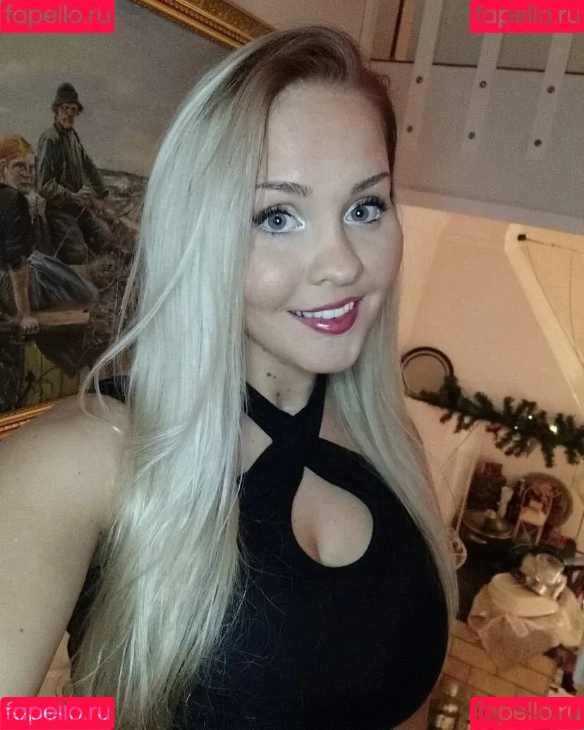 Emilia Linden / linden.emilia / princesslinden / user Onlyfans Photo Gallery 