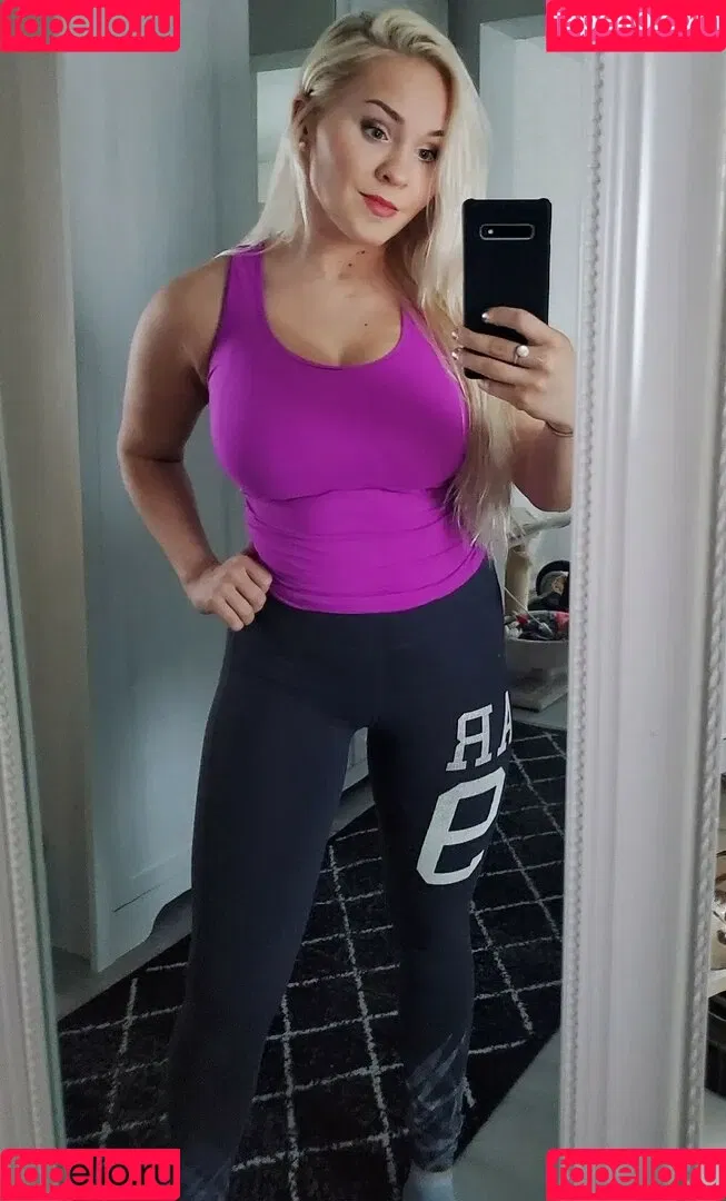 Emilia Linden / linden.emilia / princesslinden / user Onlyfans Photo Gallery 