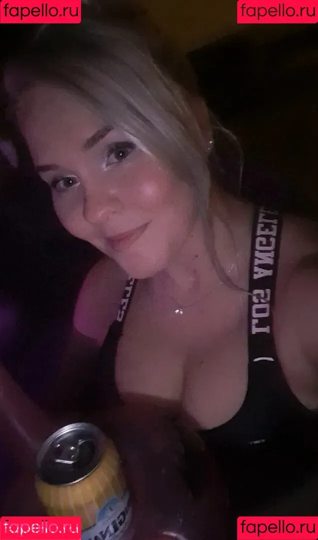 Emilia Linden / linden.emilia / princesslinden / user Onlyfans Photo Gallery 