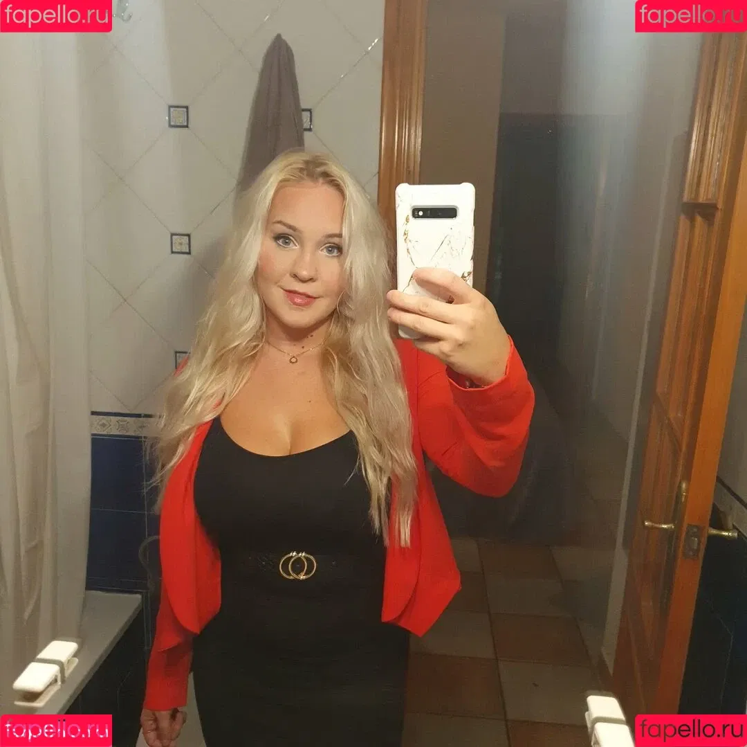 Emilia Linden / linden.emilia / princesslinden / user Onlyfans Photo Gallery 