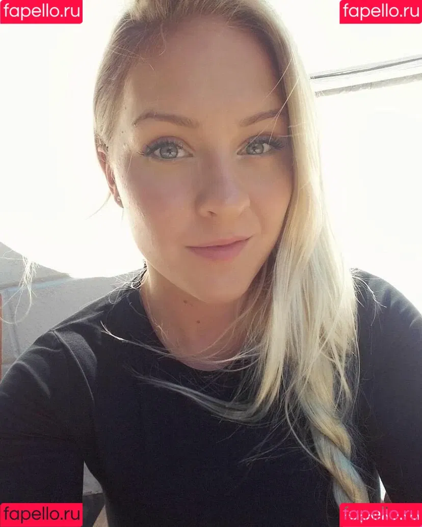 Emilia Linden / linden.emilia / princesslinden / user Onlyfans Photo Gallery 