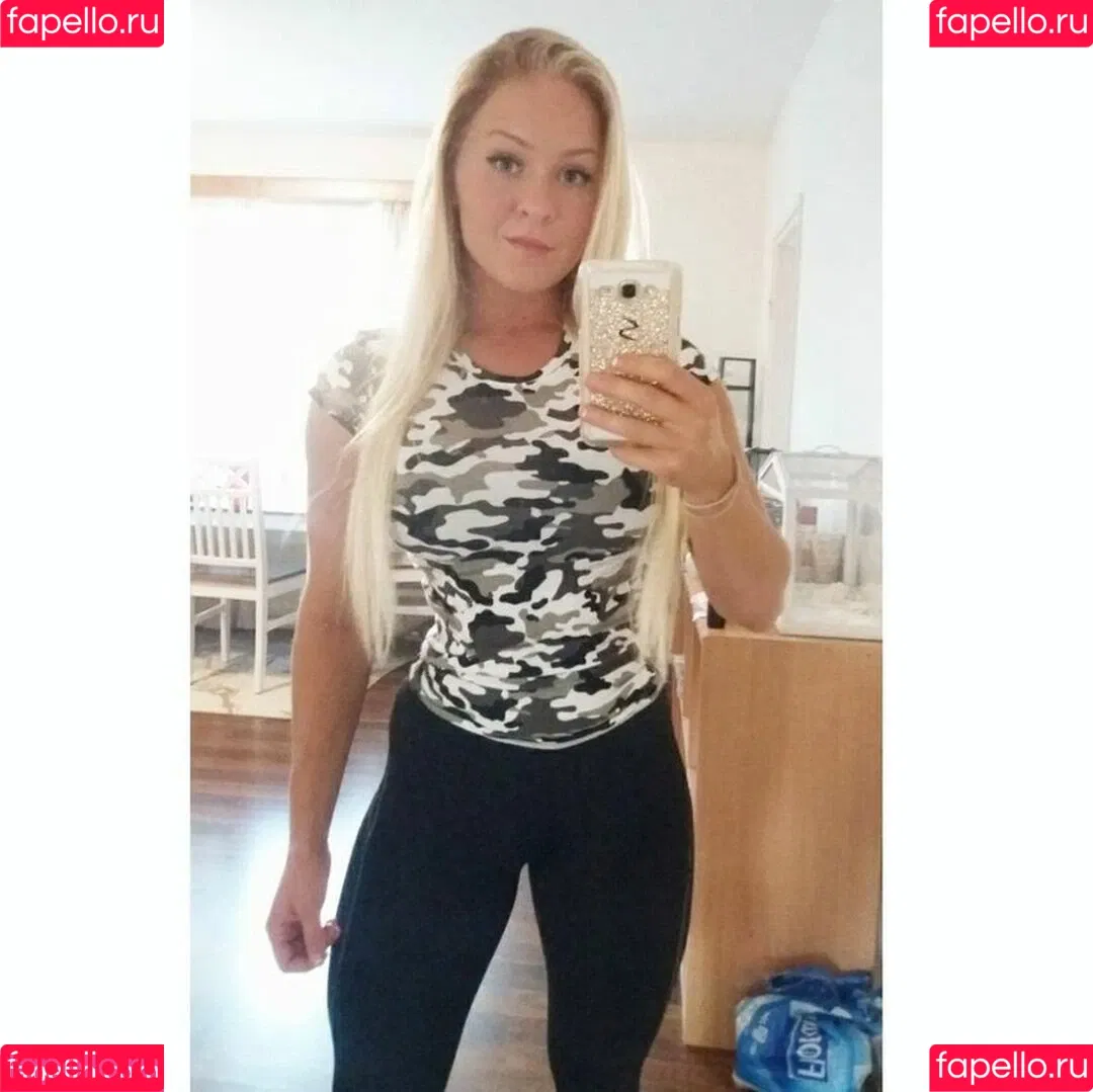 Emilia Linden / linden.emilia / princesslinden / user Onlyfans Photo Gallery 