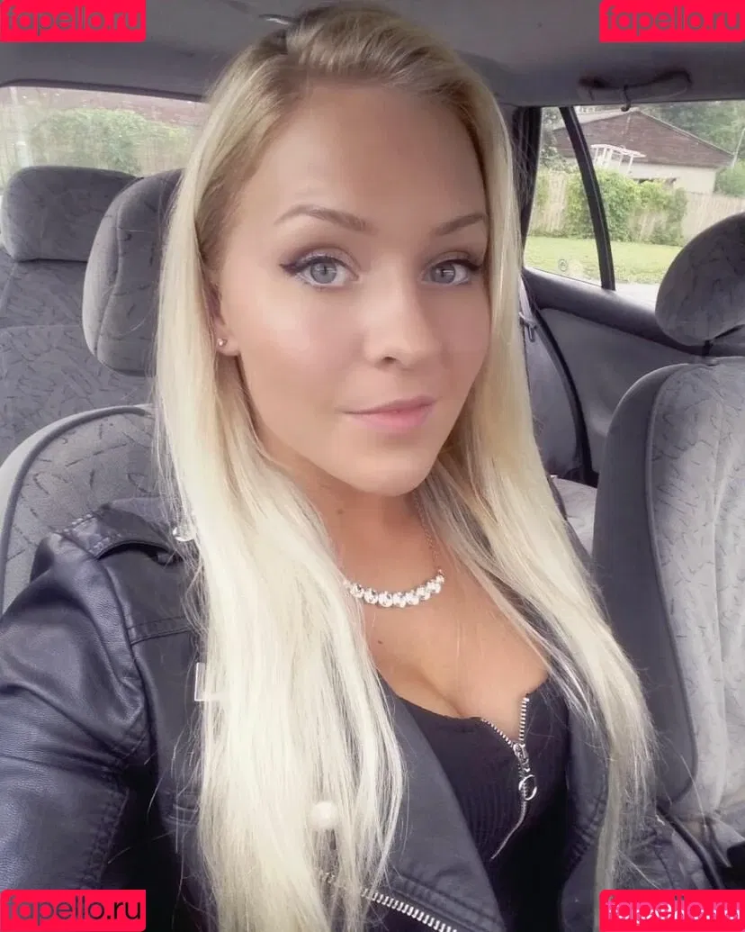 Emilia Linden / linden.emilia / princesslinden / user Onlyfans Photo Gallery 