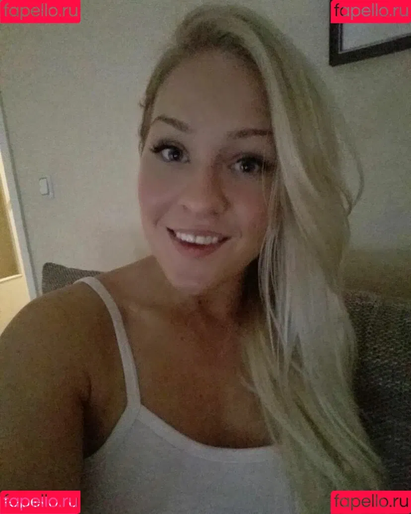 Emilia Linden / linden.emilia / princesslinden / user Onlyfans Photo Gallery 