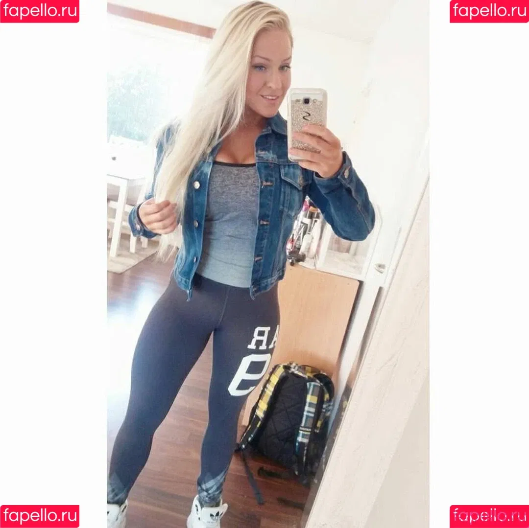 Emilia Linden / linden.emilia / princesslinden / user Onlyfans Photo Gallery 
