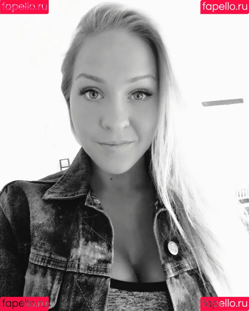 Emilia Linden / linden.emilia / princesslinden / user Onlyfans Photo Gallery 