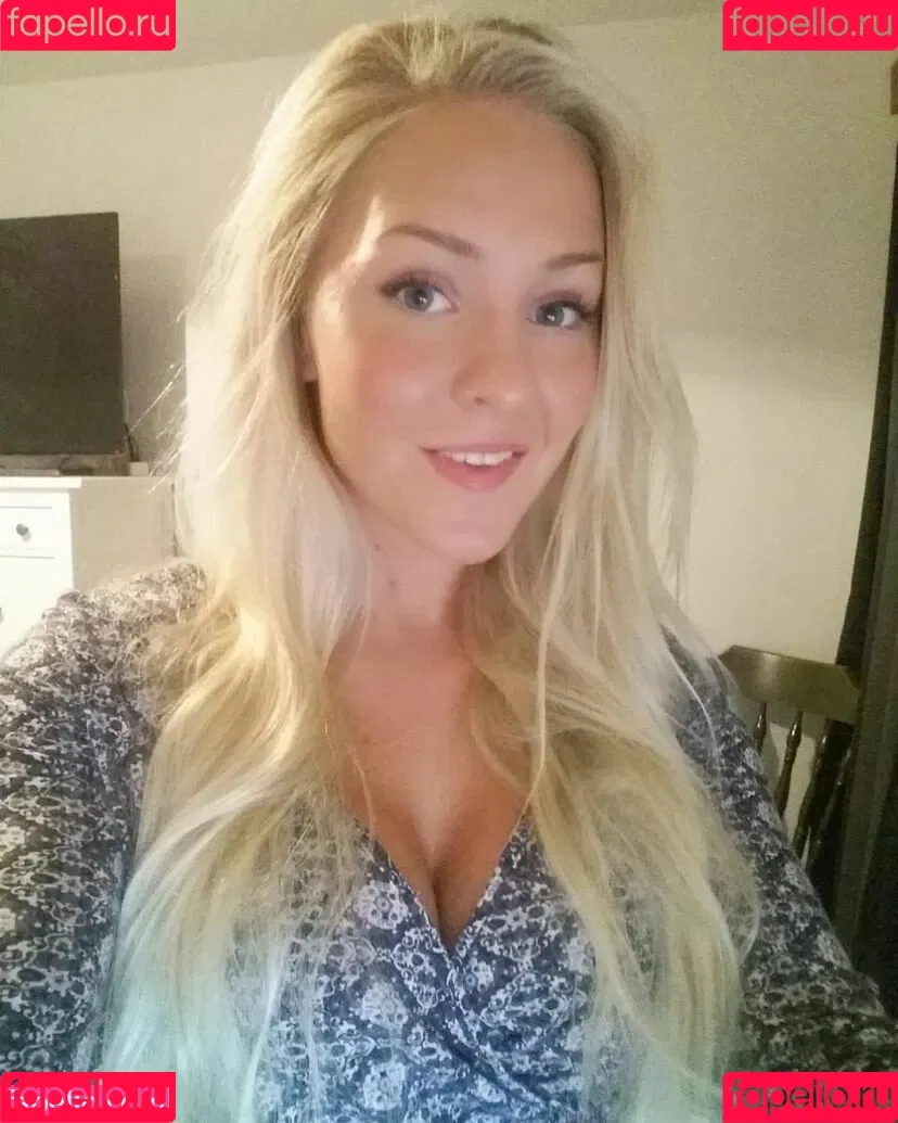 Emilia Linden / linden.emilia / princesslinden / user Onlyfans Photo Gallery 