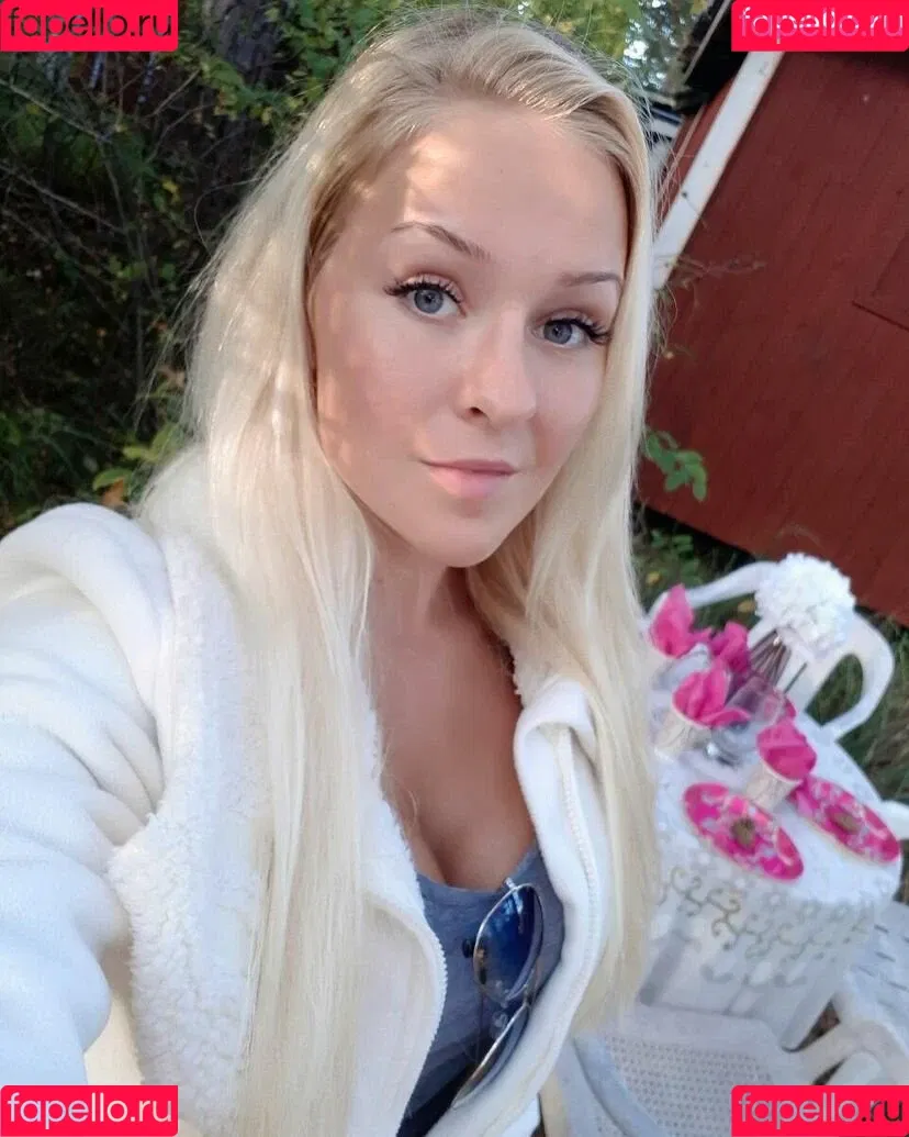 Emilia Linden / linden.emilia / princesslinden / user Onlyfans Photo Gallery 