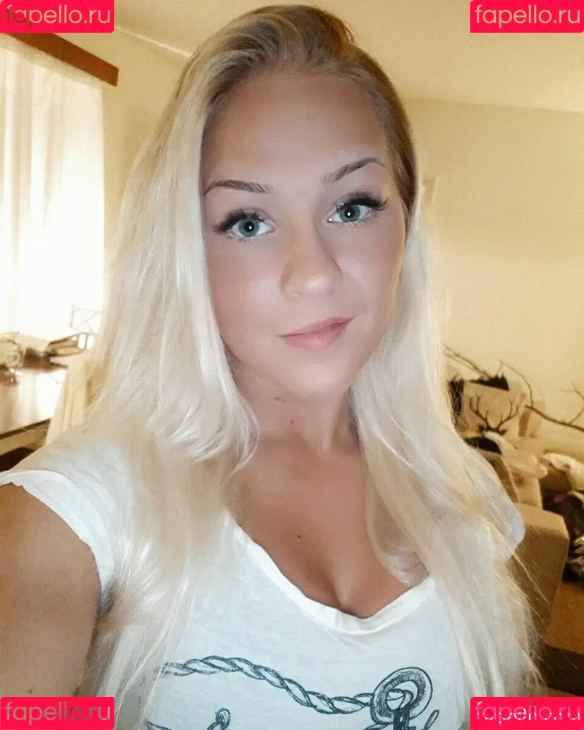 Emilia Linden / linden.emilia / princesslinden / user Onlyfans Photo Gallery 
