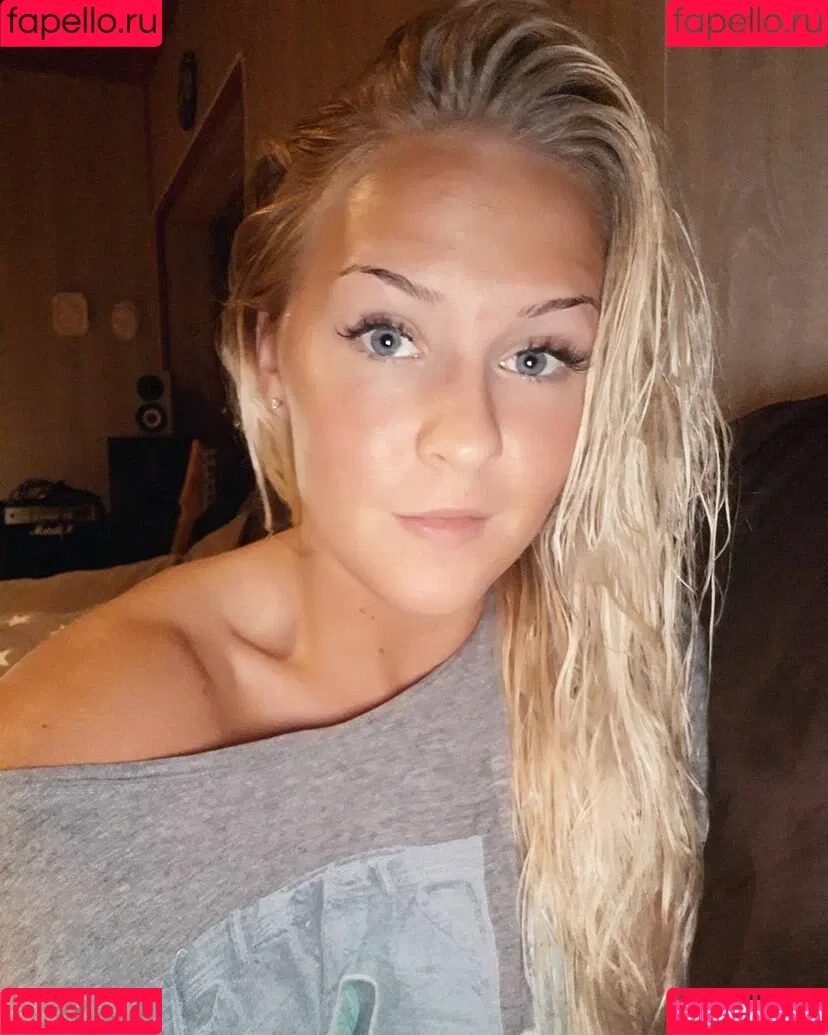Emilia Linden / linden.emilia / princesslinden / user Onlyfans Photo Gallery 