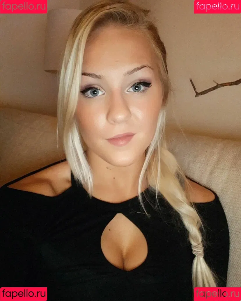 Emilia Linden / linden.emilia / princesslinden / user Onlyfans Photo Gallery 