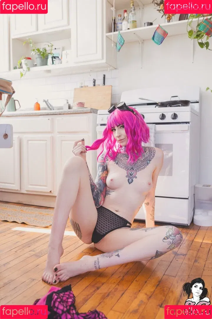 Sky Graves / WalkingWoounded / WooundedWaifu / walkingwoundedoh Onlyfans Photo Gallery 