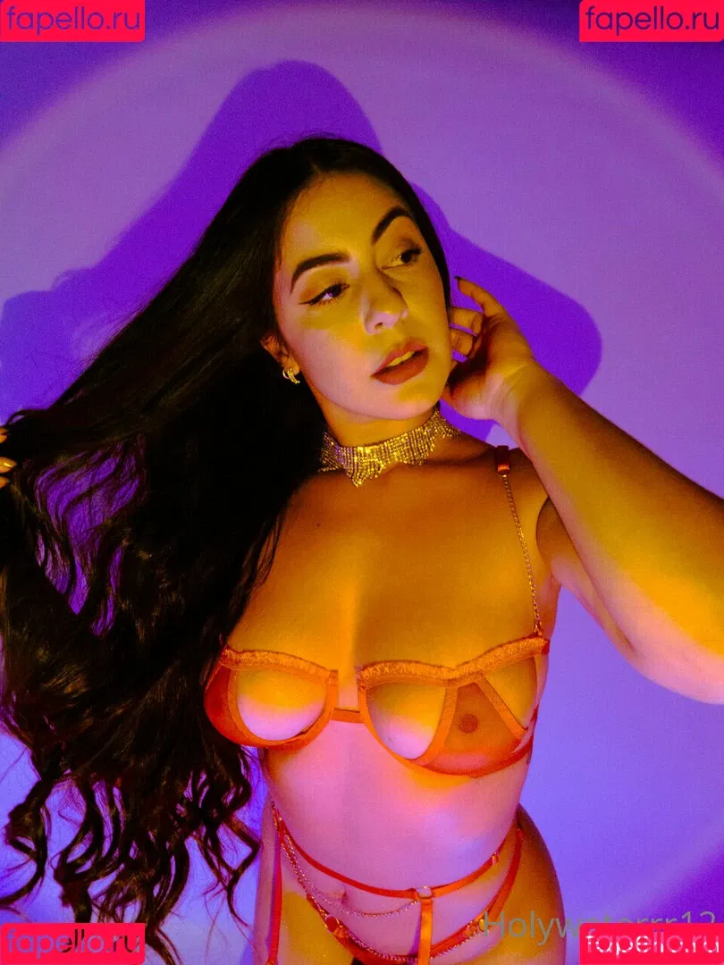 holywaterrr12 / santha_comotu Onlyfans Photo Gallery 