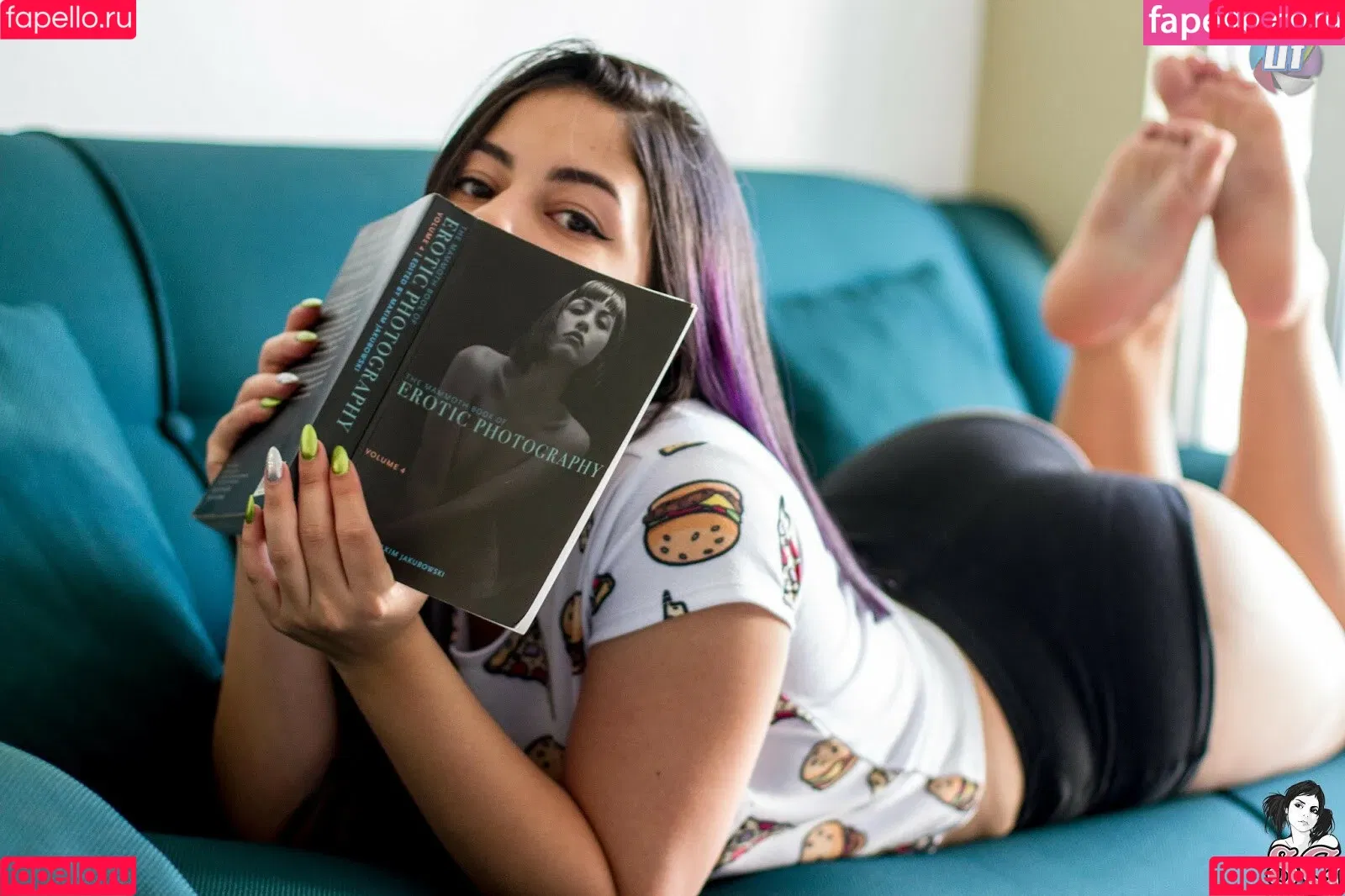 holywaterrr12 / santha_comotu Onlyfans Photo Gallery 