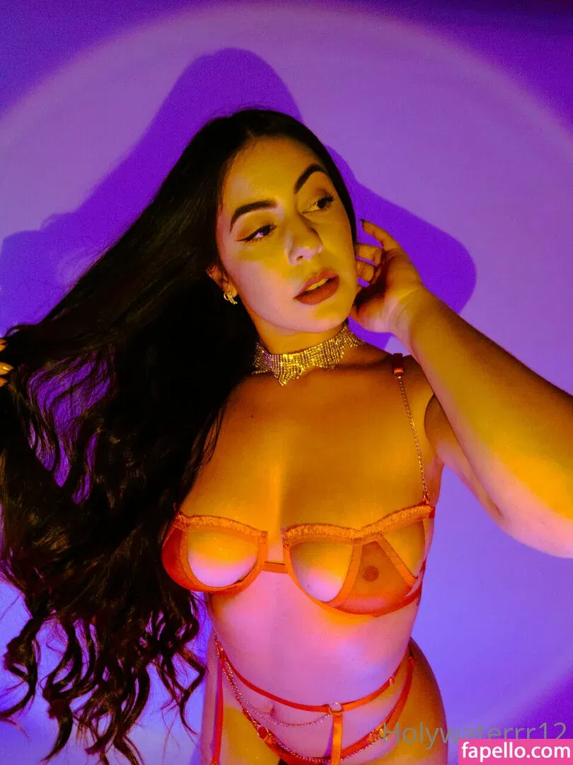 holywaterrr12 / santha_comotu Onlyfans Photo Gallery 