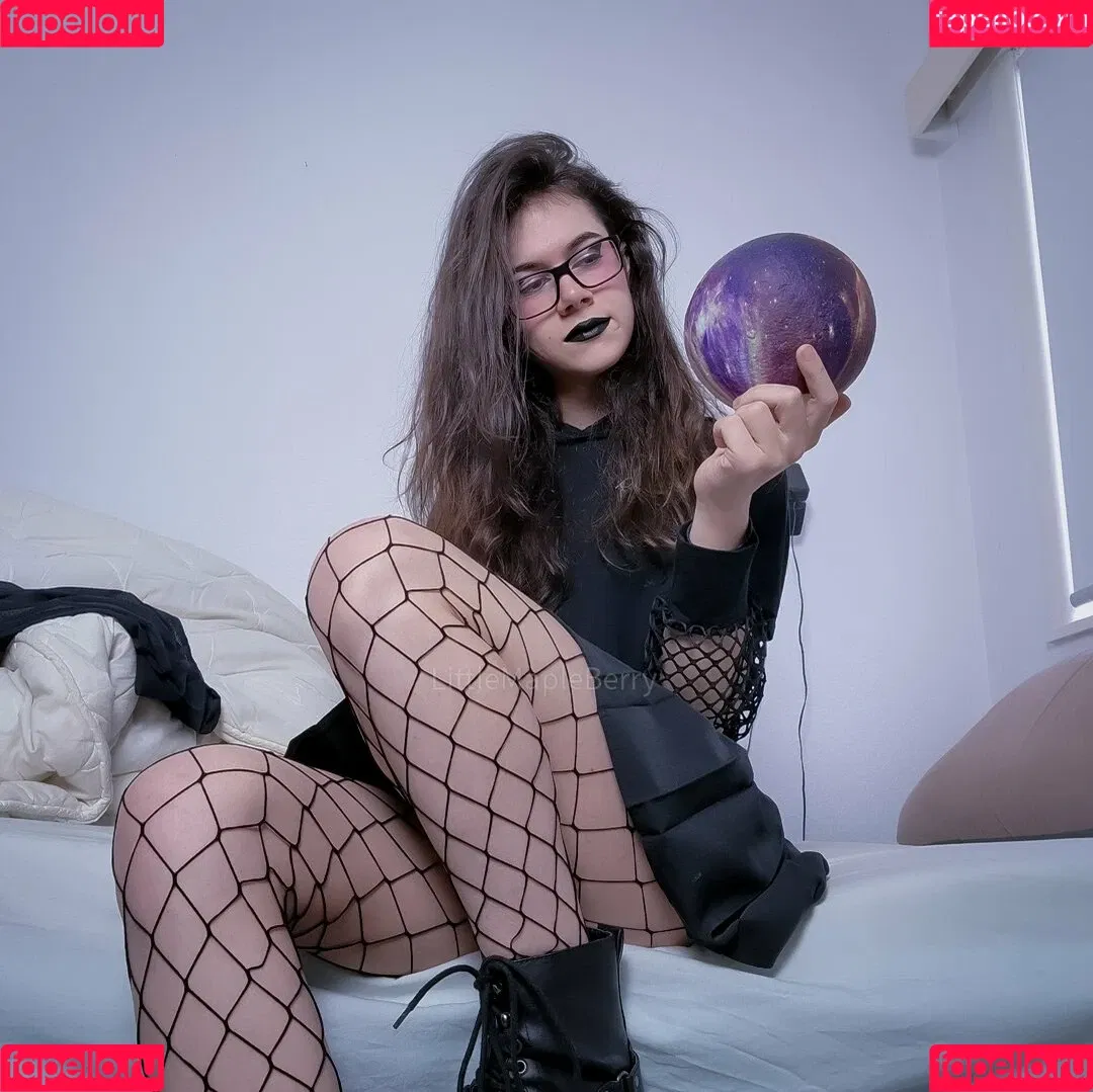 ImplyingDonut / LittleMapleBerry / littlemapleb Onlyfans Photo Gallery 