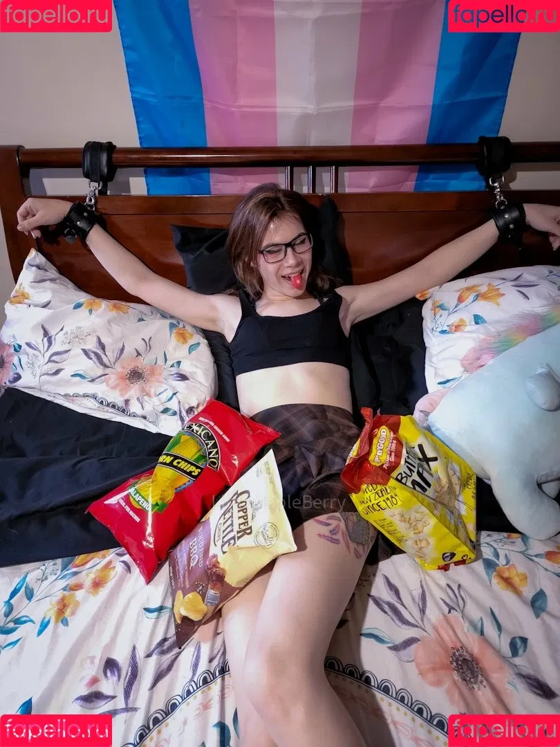 ImplyingDonut / LittleMapleBerry / littlemapleb Onlyfans Photo Gallery 