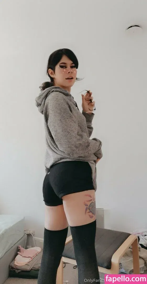 ImplyingDonut / LittleMapleBerry / littlemapleb Onlyfans Photo Gallery 