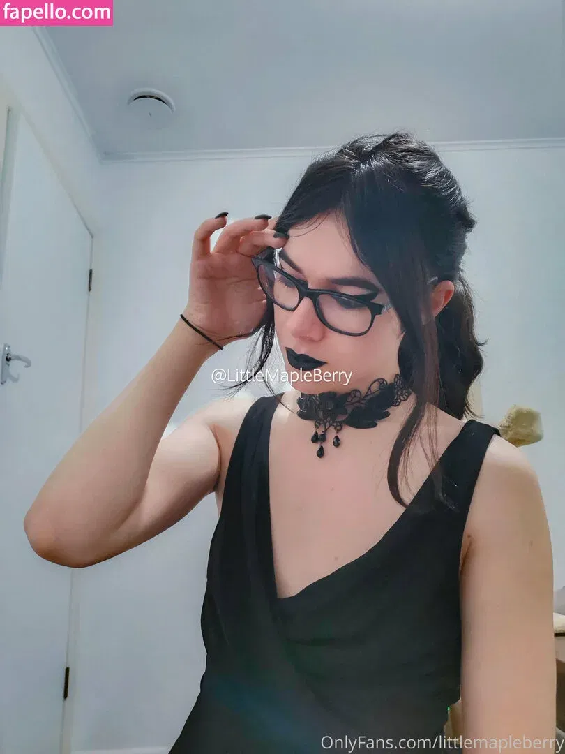 ImplyingDonut / LittleMapleBerry / littlemapleb Onlyfans Photo Gallery 