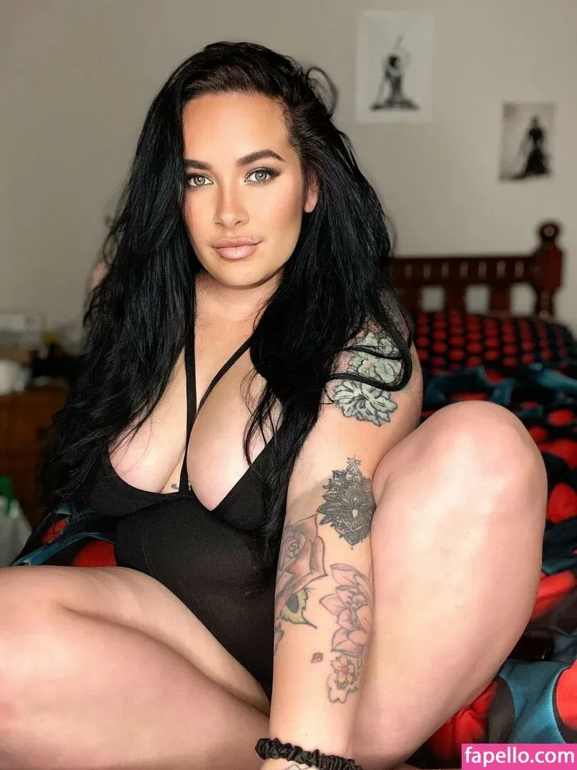 inkedivy_x / justyouraveragemum_x Onlyfans Photo Gallery 
