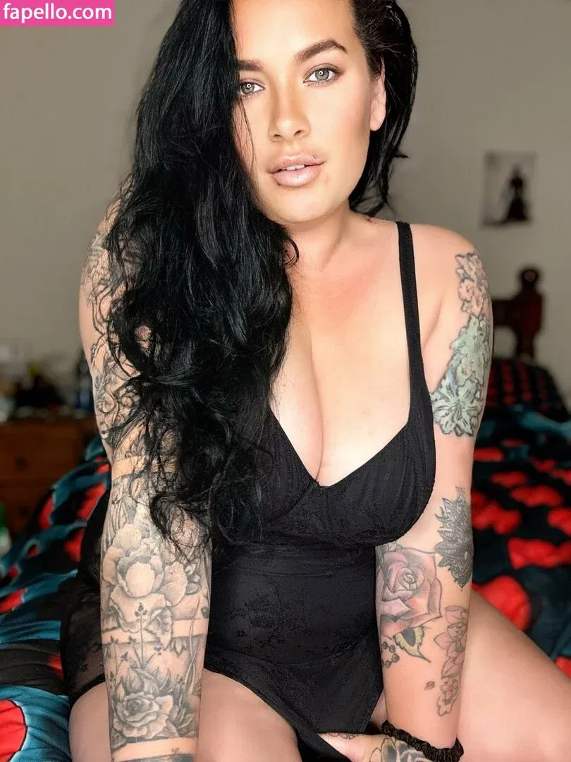 inkedivy_x / justyouraveragemum_x Onlyfans Photo Gallery 