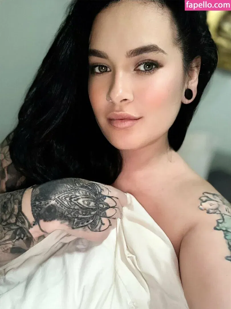 inkedivy_x / justyouraveragemum_x Onlyfans Photo Gallery 