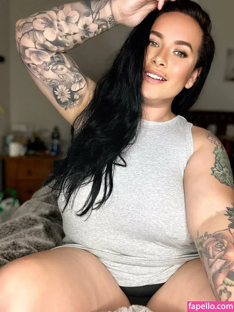 inkedivy_x / justyouraveragemum_x Onlyfans Photo Gallery 