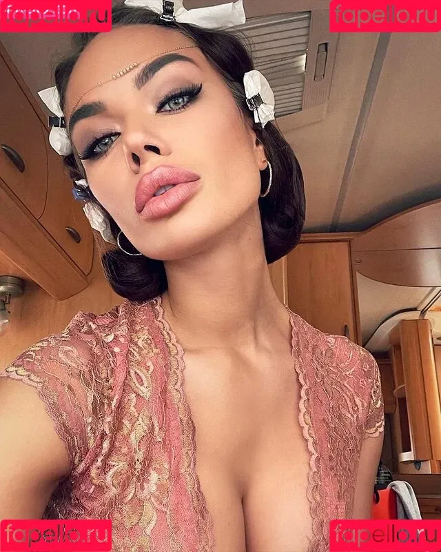 Yana Koshkina / yana_koshkina_official Onlyfans Photo Gallery 