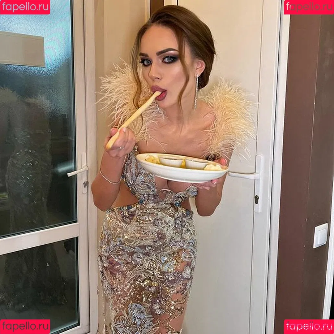 Yana Koshkina / yana_koshkina_official Onlyfans Photo Gallery 