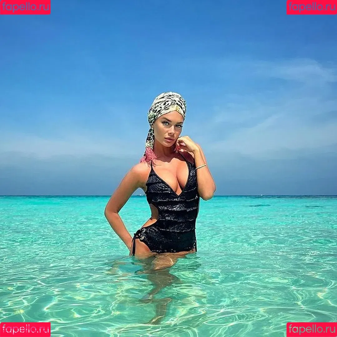 Yana Koshkina / yana_koshkina_official Onlyfans Photo Gallery 
