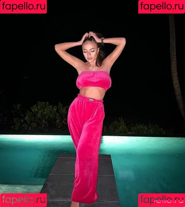 Yana Koshkina / yana_koshkina_official Onlyfans Photo Gallery 