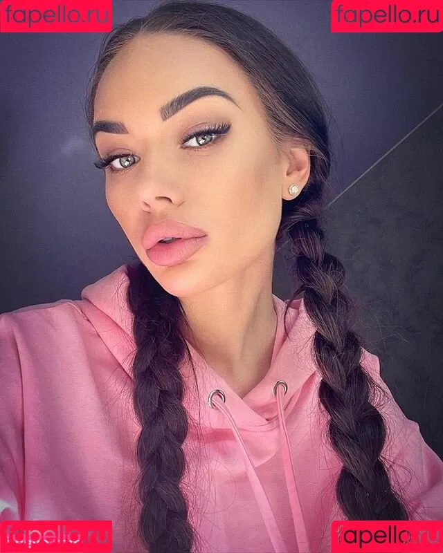 Yana Koshkina / yana_koshkina_official Onlyfans Photo Gallery 