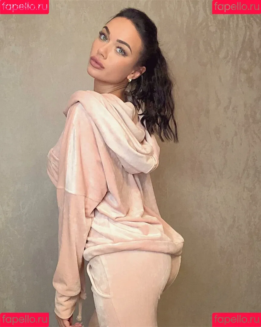 Yana Koshkina / yana_koshkina_official Onlyfans Photo Gallery 