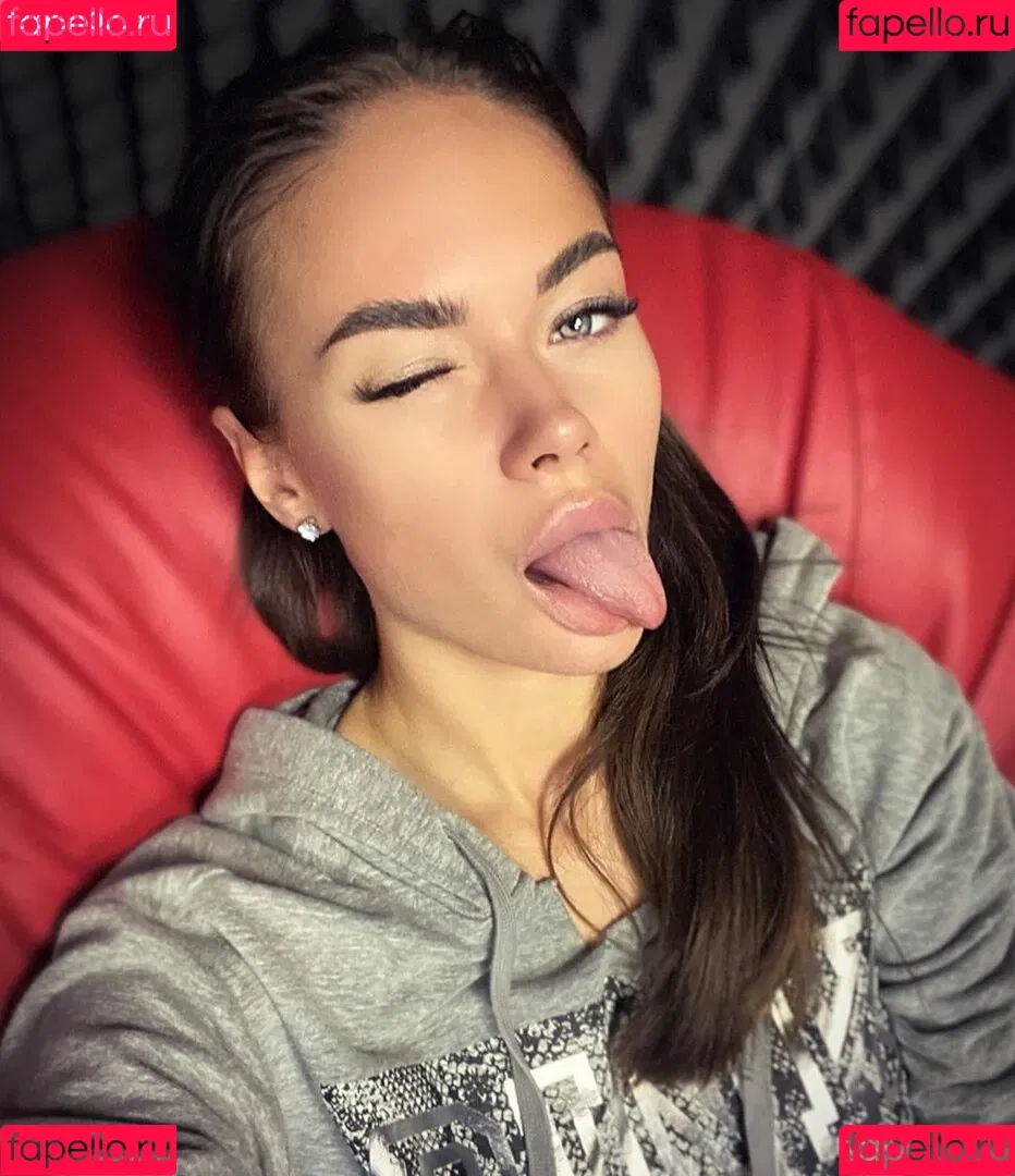 Yana Koshkina / yana_koshkina_official Onlyfans Photo Gallery 