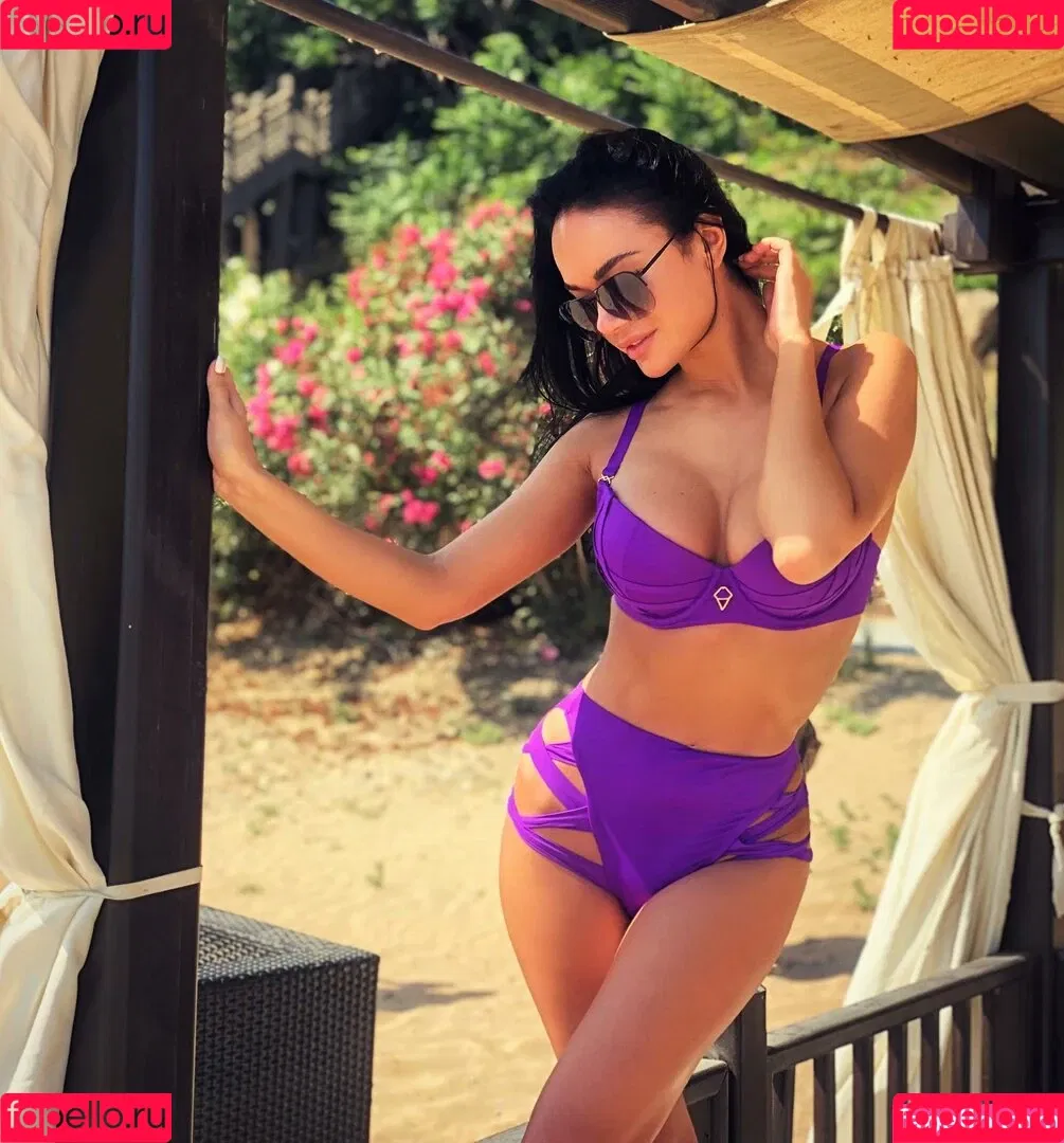 Yana Koshkina / yana_koshkina_official Onlyfans Photo Gallery 