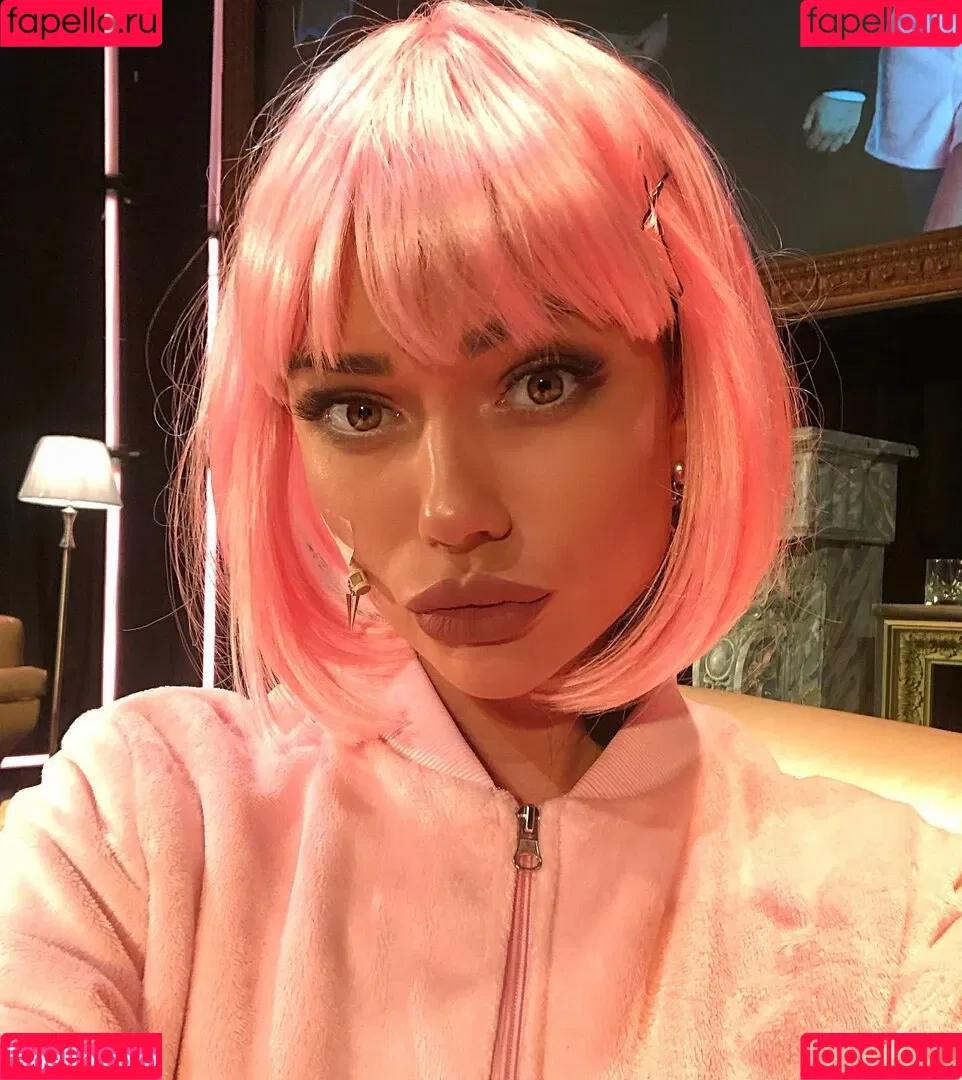 Yana Koshkina / yana_koshkina_official Onlyfans Photo Gallery 