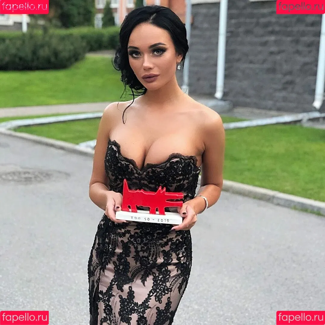 Yana Koshkina / yana_koshkina_official Onlyfans Photo Gallery 