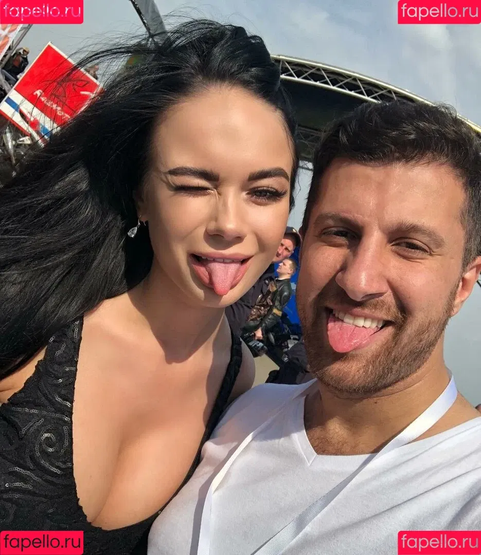 Yana Koshkina / yana_koshkina_official Onlyfans Photo Gallery 