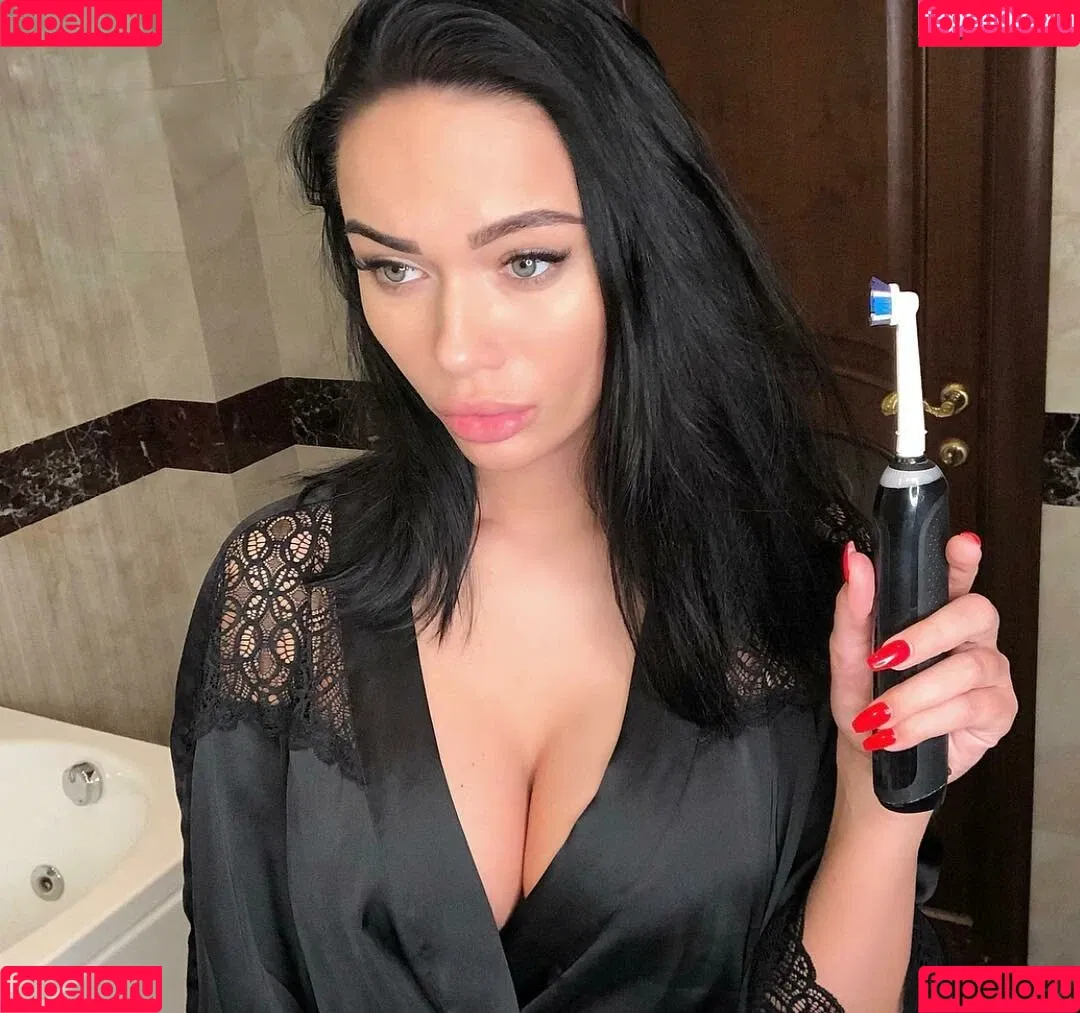Yana Koshkina / yana_koshkina_official Onlyfans Photo Gallery 