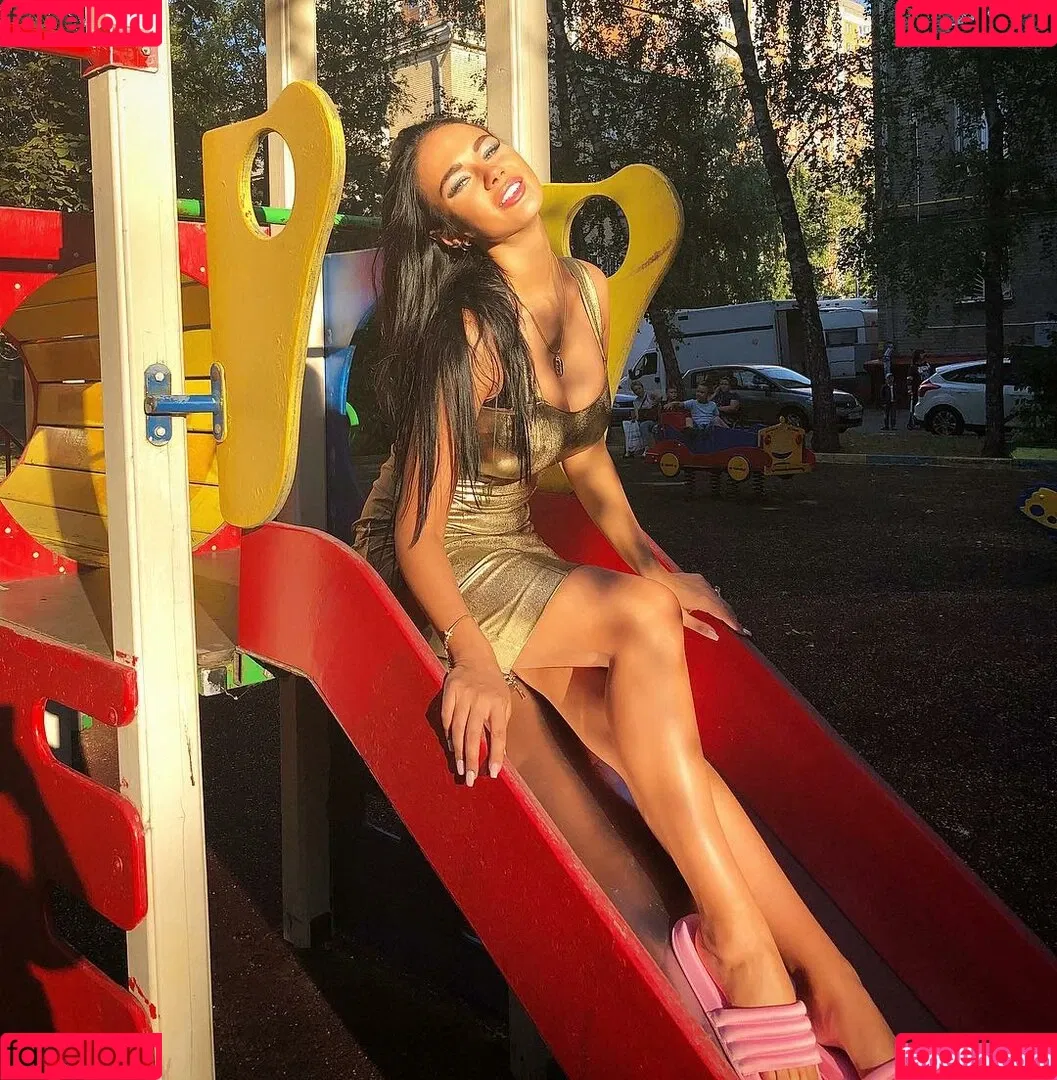 Yana Koshkina / yana_koshkina_official Onlyfans Photo Gallery 