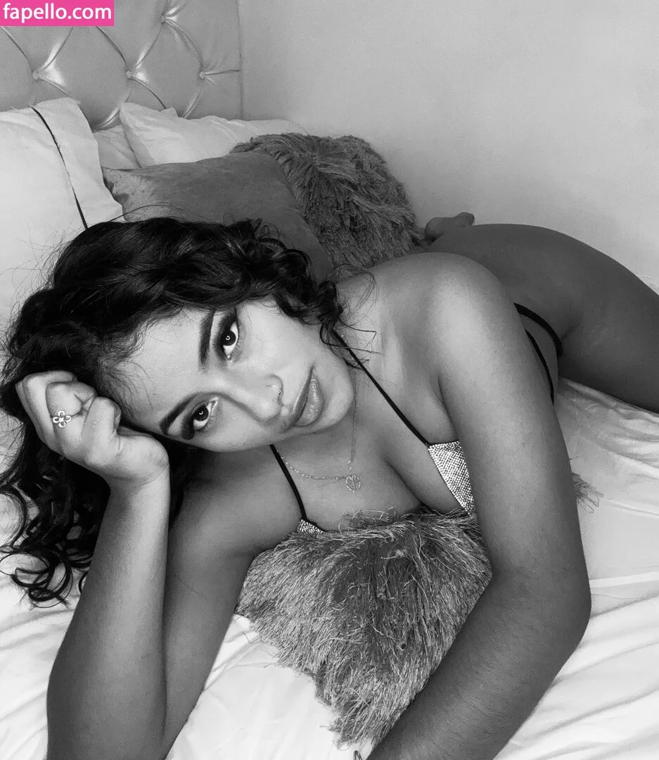 ErikaLondoño Nude Onlyfans Photo 5