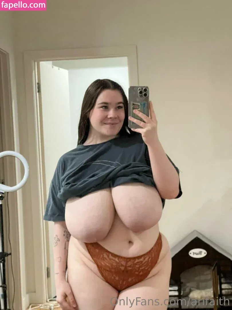 Ariana Faith / ari.goop / arifaith / https: Onlyfans Photo Gallery 