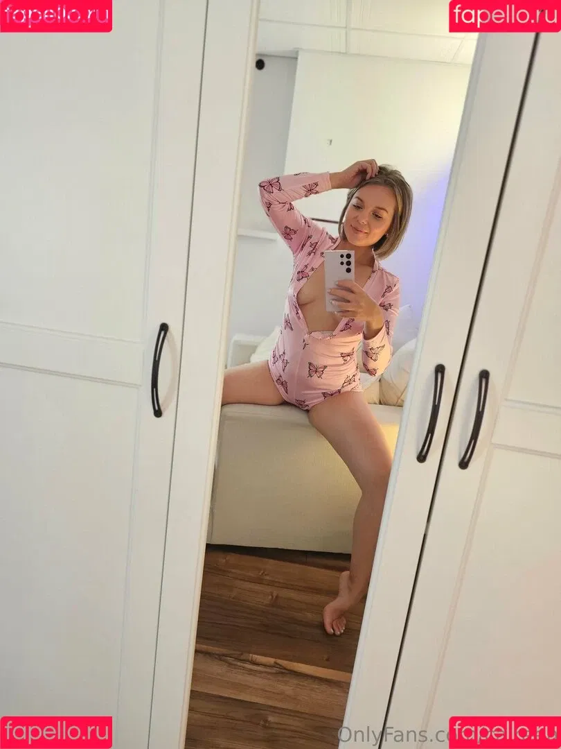 Caireen / caireen25 / caireenonline Onlyfans Photo Gallery 