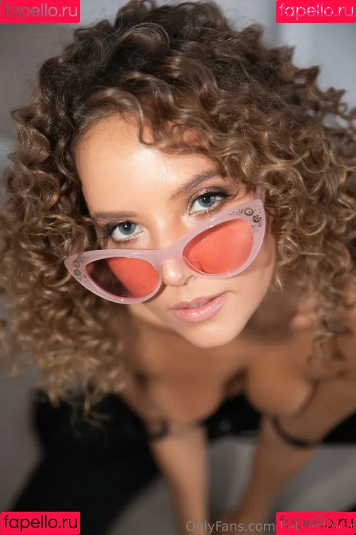 Katya Clover / katyaclover / katyonok Onlyfans Photo Gallery 