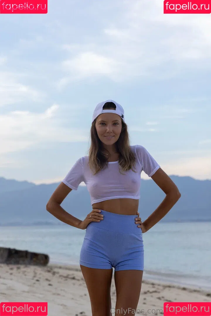 Katya Clover / katyaclover / katyonok Onlyfans Photo Gallery 