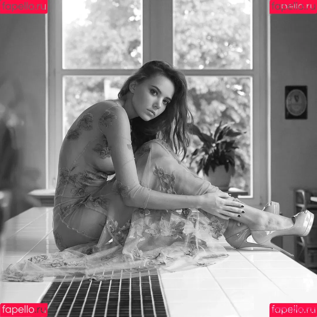 Katya Clover / katyaclover / katyonok Onlyfans Photo Gallery 