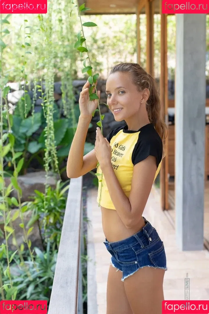 Katya Clover / katyaclover / katyonok Onlyfans Photo Gallery 