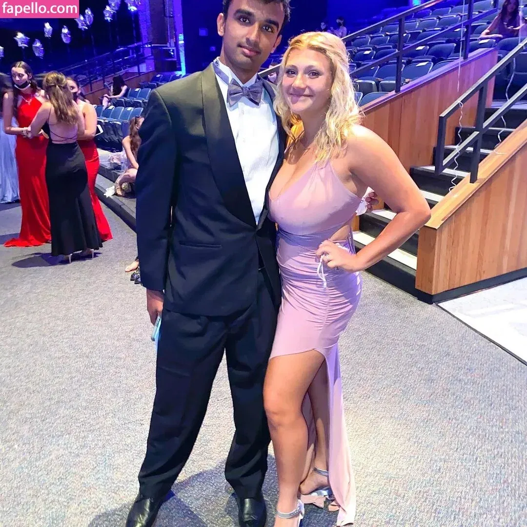 nicoledwyerq Onlyfans Photo Gallery 